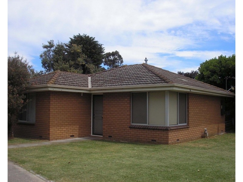 1/4 Walter Street, Cranbourne VIC 3977
