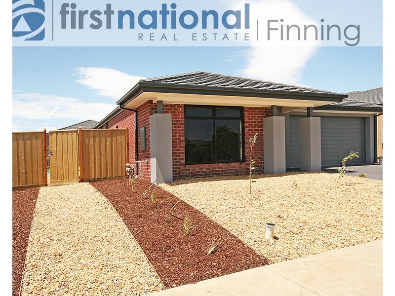 4 Pasadena Boulevard, Clyde VIC 3978