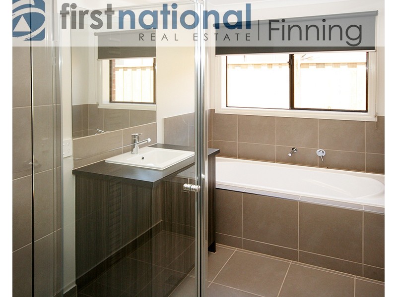 4 Pasadena Boulevard, Clyde VIC 3978