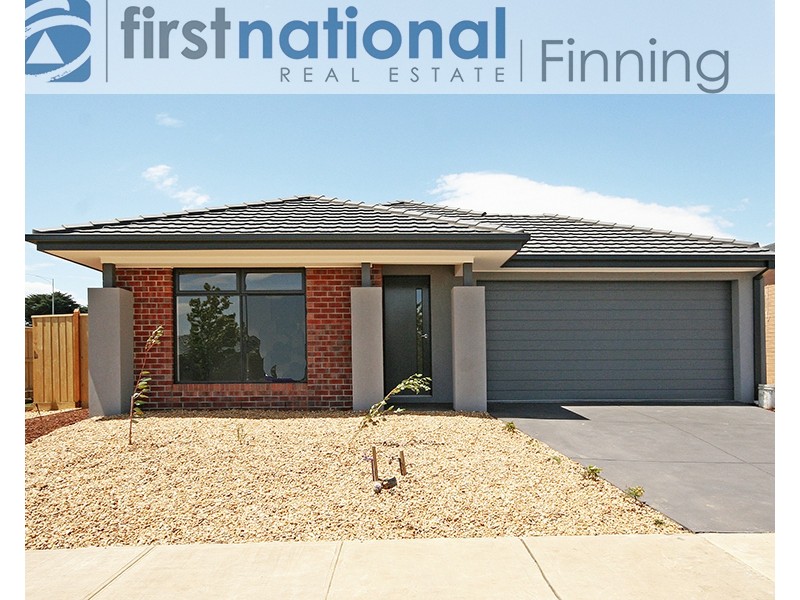 4 Pasadena Boulevard, Clyde VIC 3978