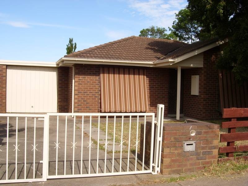 1/12 Russell Street, Cranbourne VIC 3977