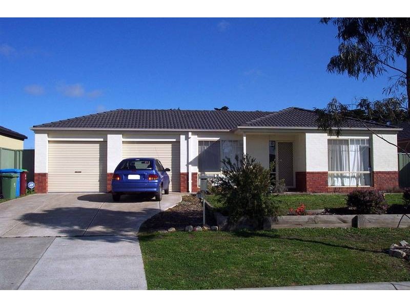 22 Greenock Crescent, Cranbourne East VIC 3977