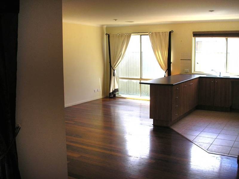 22 Greenock Crescent, Cranbourne East VIC 3977