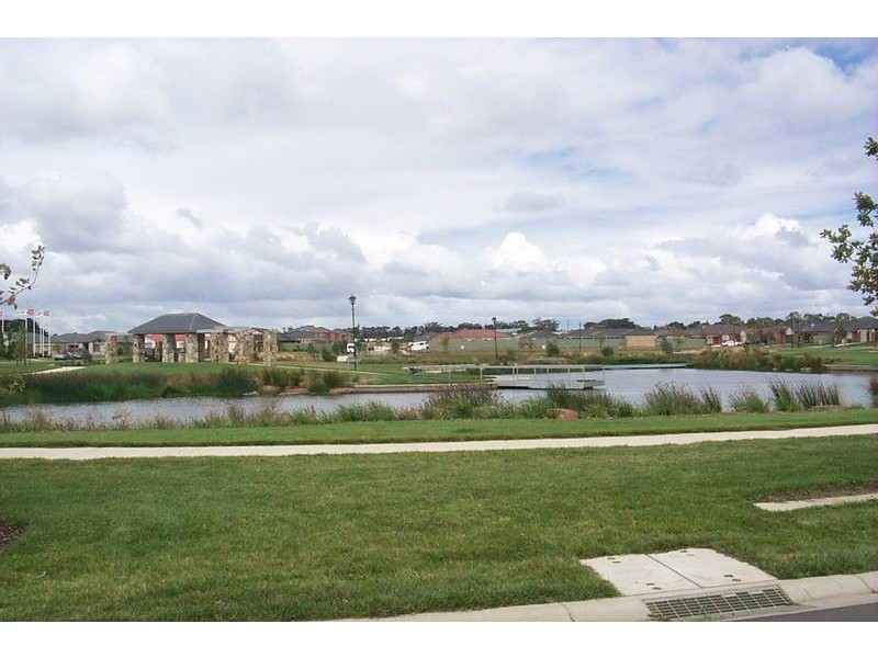 22 Greenock Crescent, Cranbourne East VIC 3977