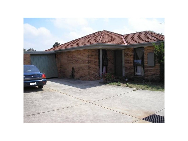 2/1 Duff Street, Cranbourne VIC 3977