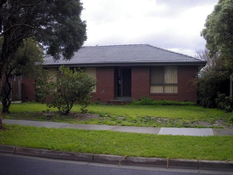 15 Fenfield Street, Cranbourne VIC 3977