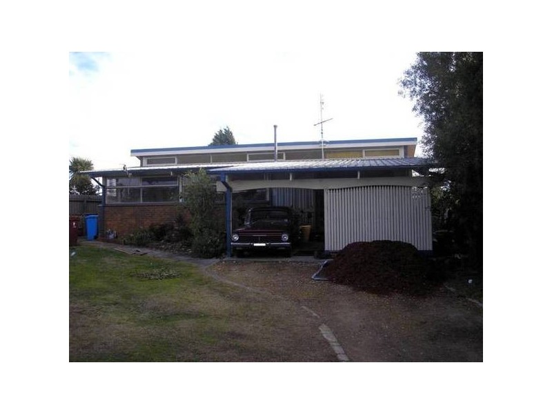 19 Holbourne DRIVE, Cranbourne VIC 3977