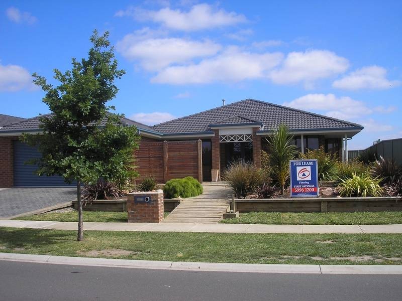 24 Foxwood Drive, Cranbourne East VIC 3977
