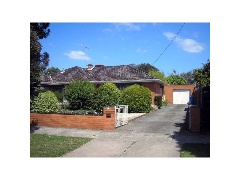 10 Lyall Street, Cranbourne VIC 3977