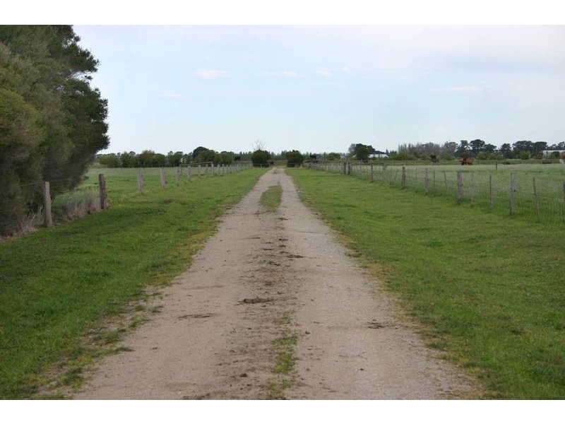 95 Adams Road, Dalmore VIC 3981