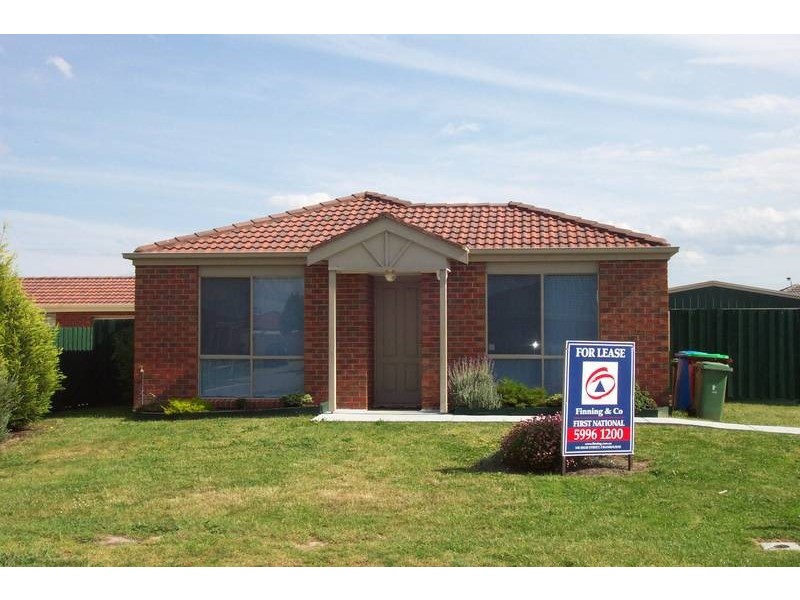 16 Greenmantle Close, Cranbourne West VIC 3977