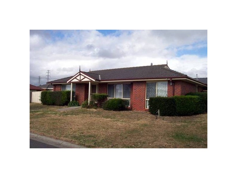 1 Fishburn Place, Cranbourne VIC 3977
