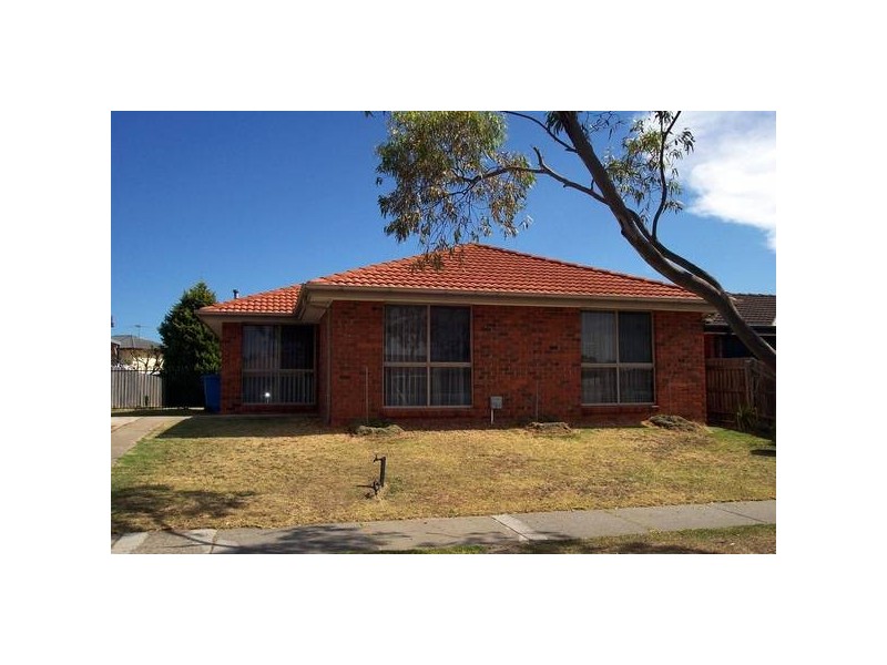 28 Brentwood Drive, Cranbourne North VIC 3977