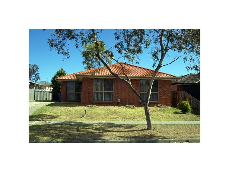 28 Brentwood Drive, Cranbourne North VIC 3977