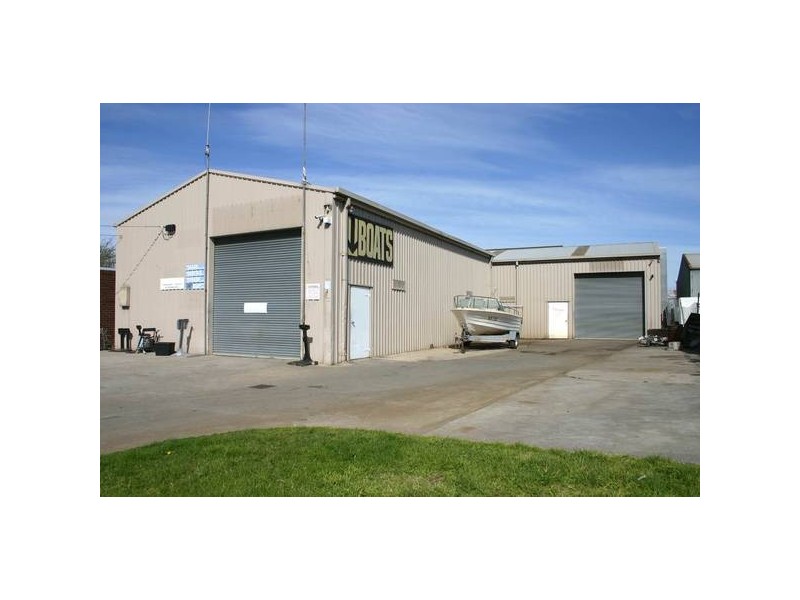 2B Bowen Street, Cranbourne VIC 3977