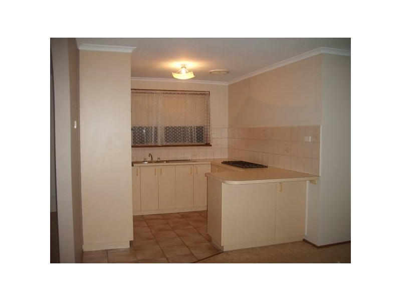 2/11 Hazlitt Court, Cranbourne VIC 3977