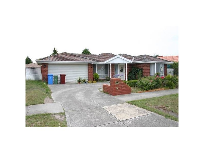 8 Fig Court, Cranbourne North VIC 3977