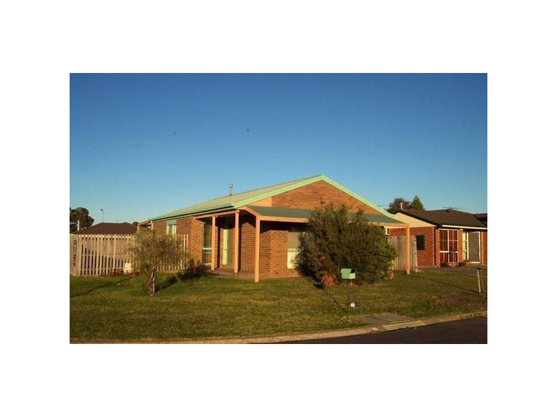 2 Leanna Court, Cranbourne VIC 3977