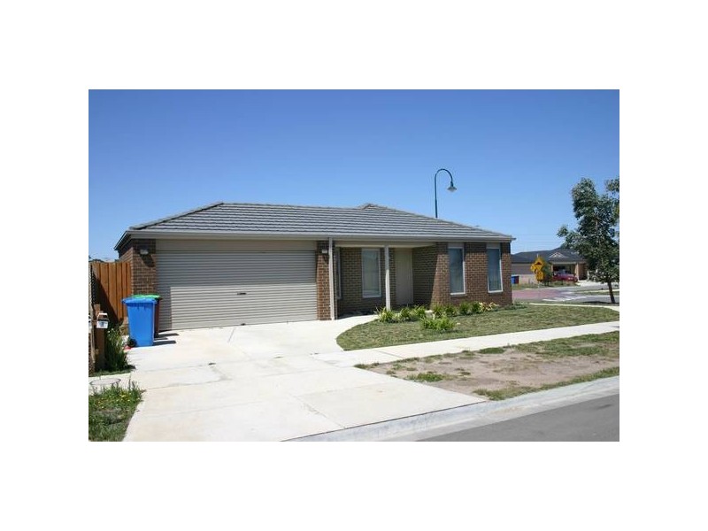 1 Dunferline Crescent, Cranbourne VIC 3977