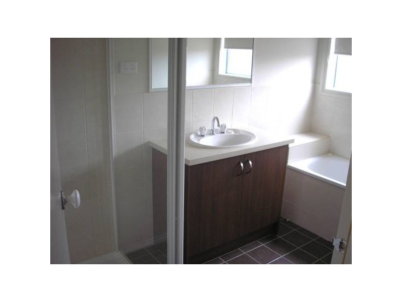 1 Dunferline Crescent, Cranbourne VIC 3977