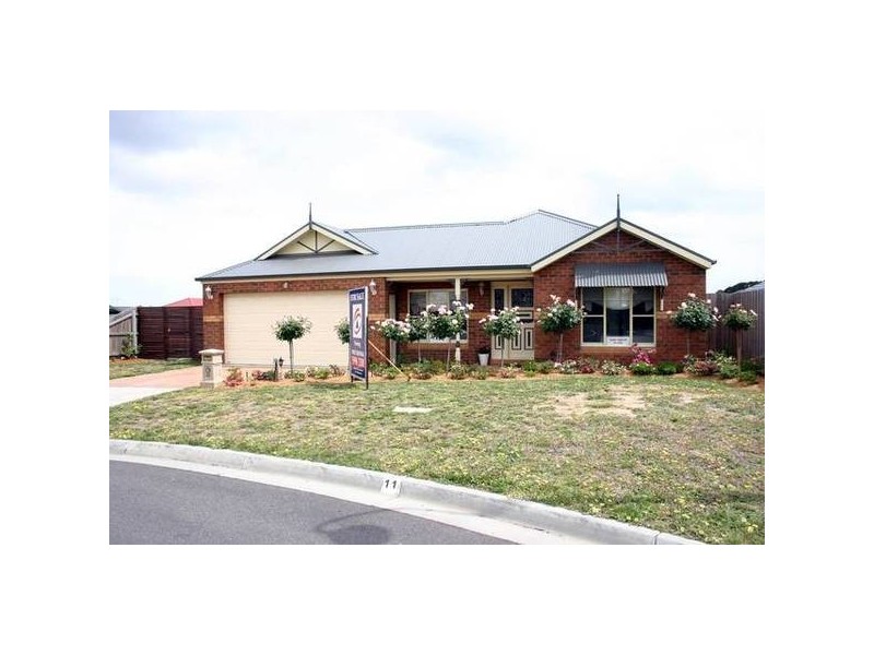 11 Saunton Drive, Cranbourne VIC 3977