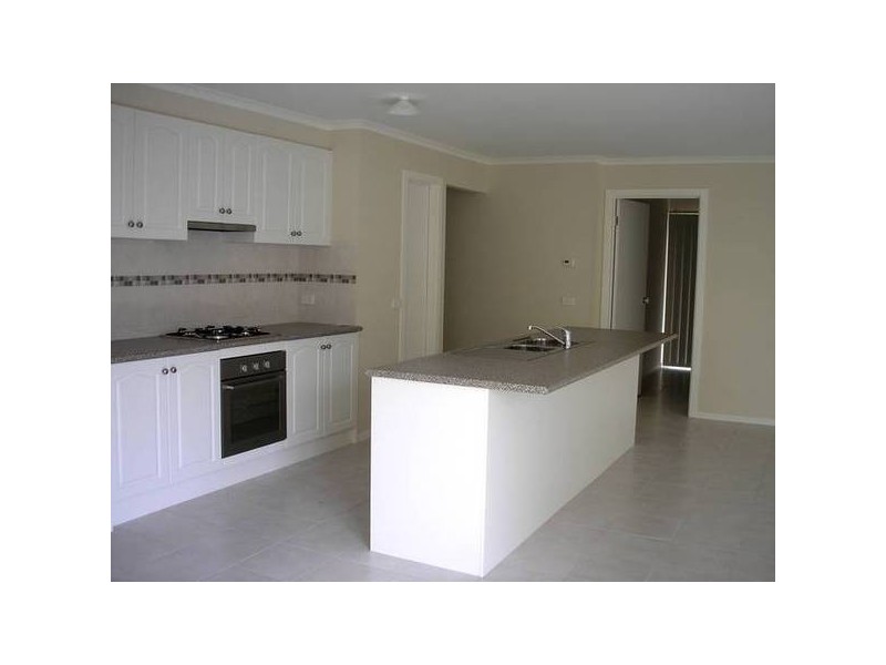 127 Majestic Boulevard, Cranbourne VIC 3977