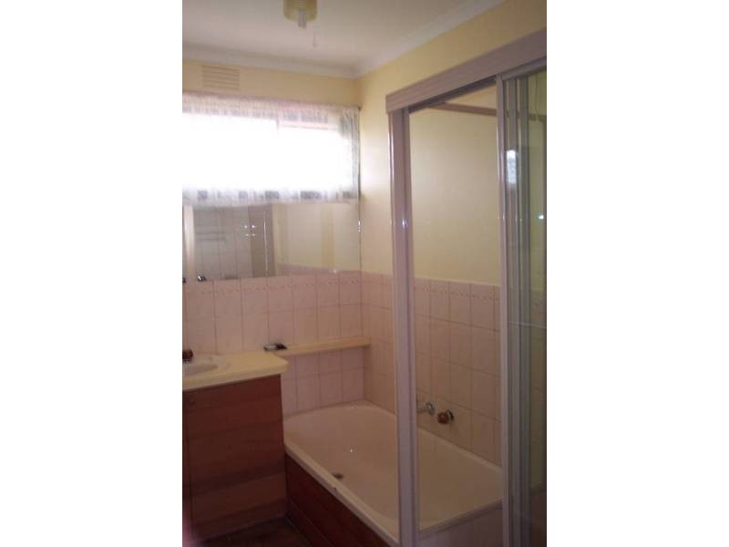 39 Cranbourne Drive, Cranbourne VIC 3977