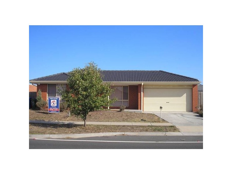 13 Fairhaven Boulevard, Cranbourne VIC 3977