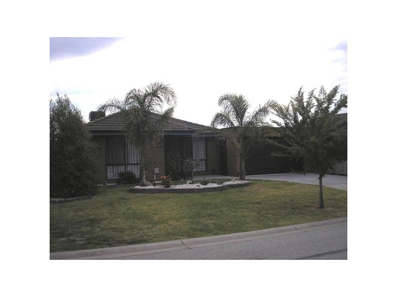 3 Natalie Court, Cranbourne VIC 3977