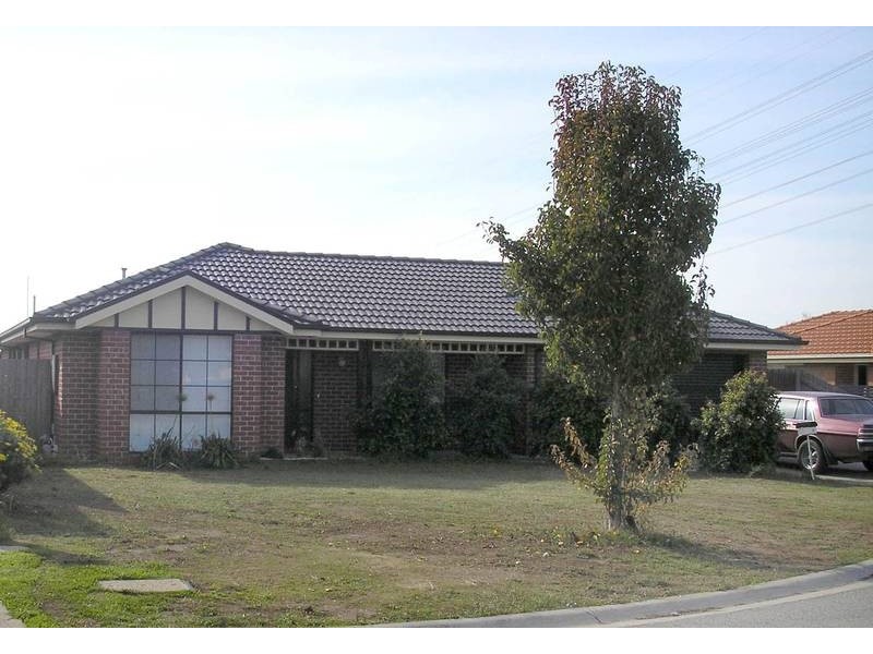 8 Parnell Court, Cranbourne VIC 3977