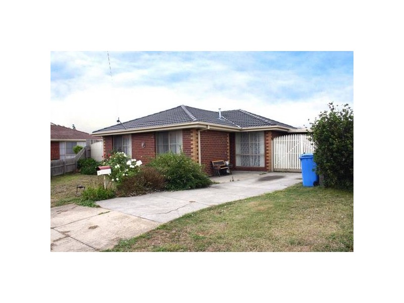 4 Chloe Court, Cranbourne VIC 3977