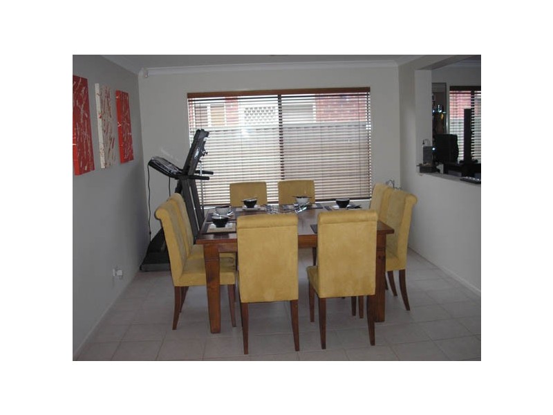 8 Scotsdale Drive, Cranbourne VIC 3977