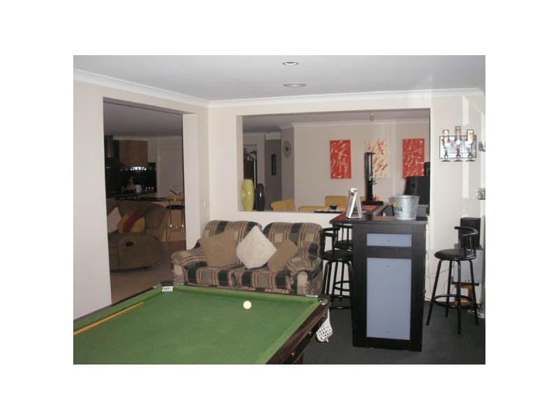 8 Scotsdale Drive, Cranbourne VIC 3977