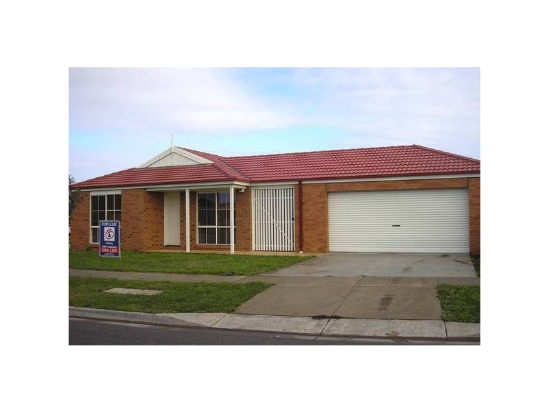 90 Scarborough Avenue, Cranbourne VIC 3977