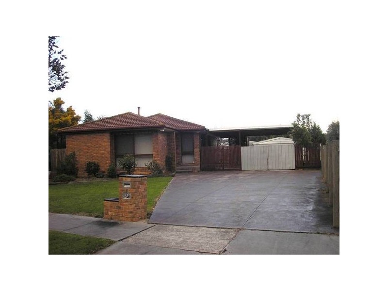 8 Eyre Court, Cranbourne North VIC 3977