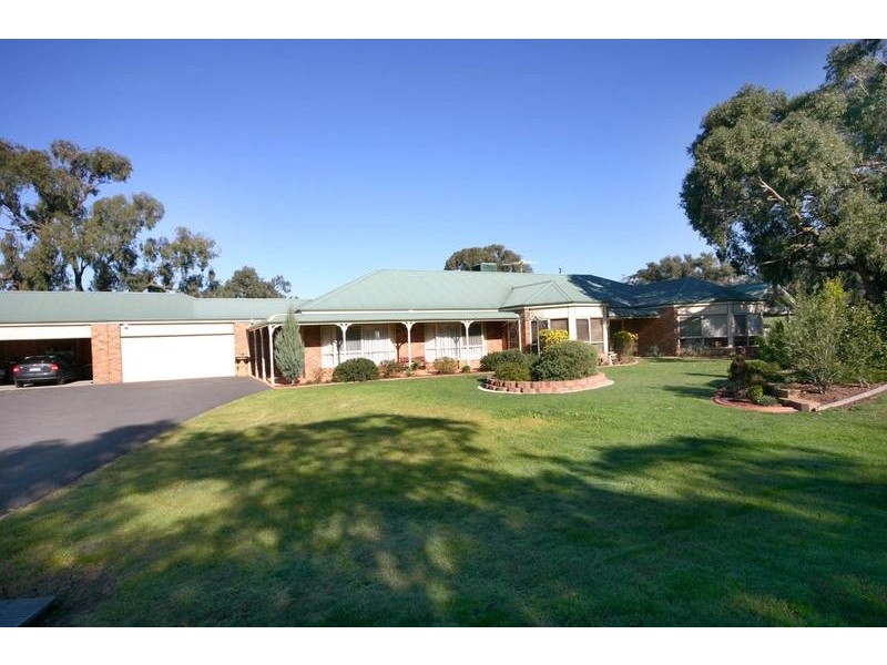 21 Walter Way, Cranbourne South VIC 3977