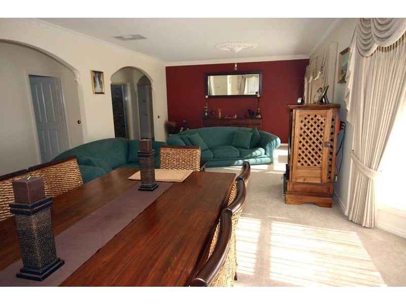 21 Walter Way, Cranbourne South VIC 3977