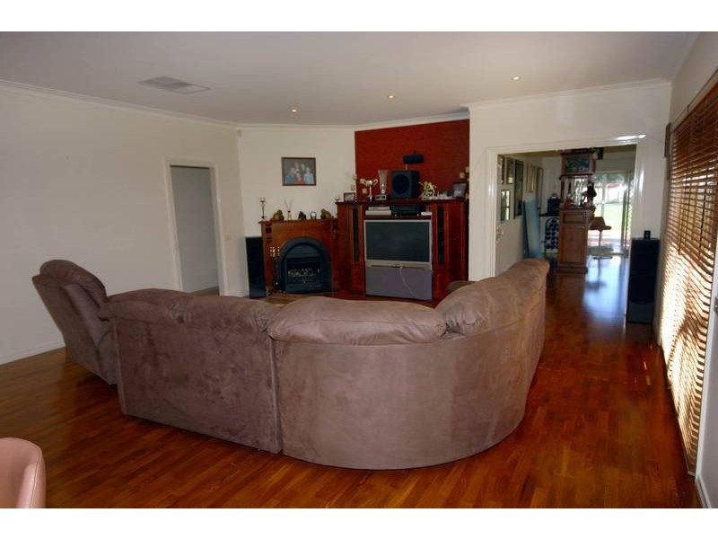 21 Walter Way, Cranbourne South VIC 3977