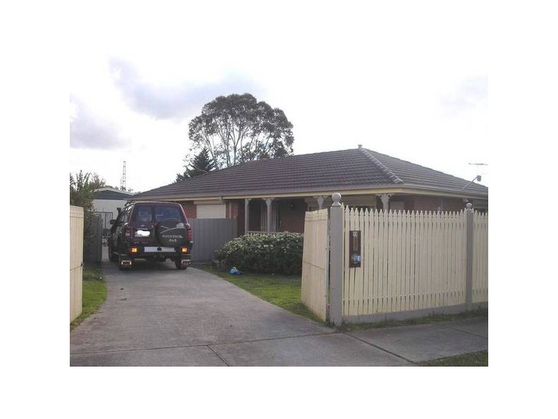 13 Joseph Banks Crescent, Cranbourne VIC 3977