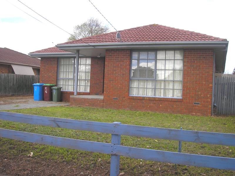 4 David Avenue, Cranbourne VIC 3977