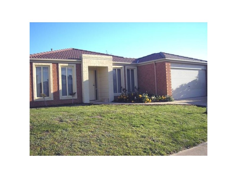17 Robinswood Parade, Narre Warren South VIC 3805
