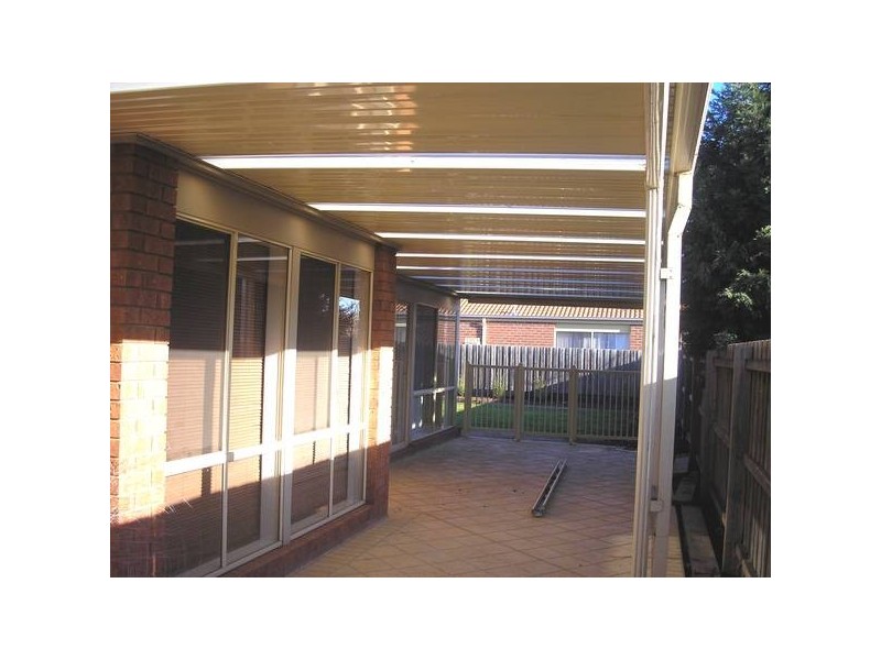 17 Robinswood Parade, Narre Warren South VIC 3805