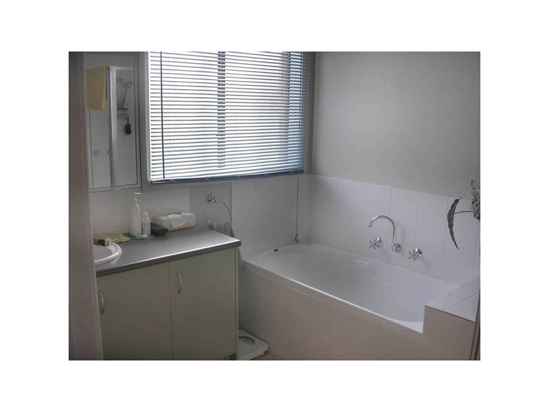 16 Fetlock Lane, Cranbourne VIC 3977