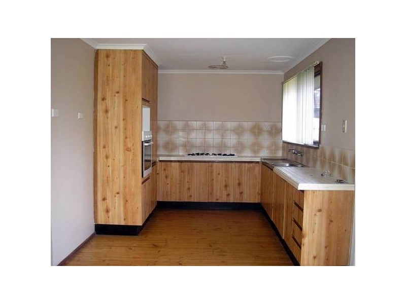 2 Evelyne Avenue, Cranbourne VIC 3977