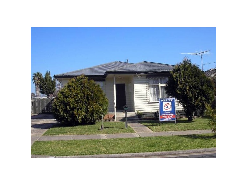 42 Dearing Avenue, Cranbourne VIC 3977