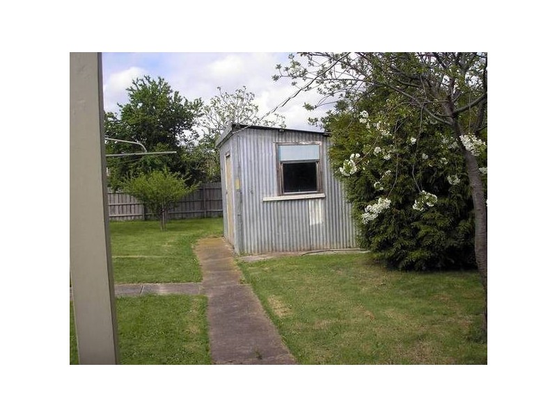 42 Dearing Avenue, Cranbourne VIC 3977