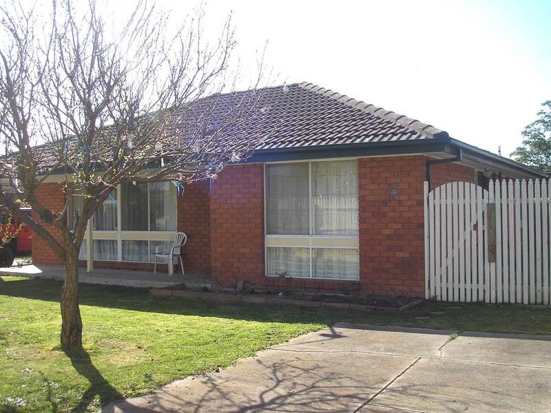 2/29 Bowen Street, Cranbourne VIC 3977