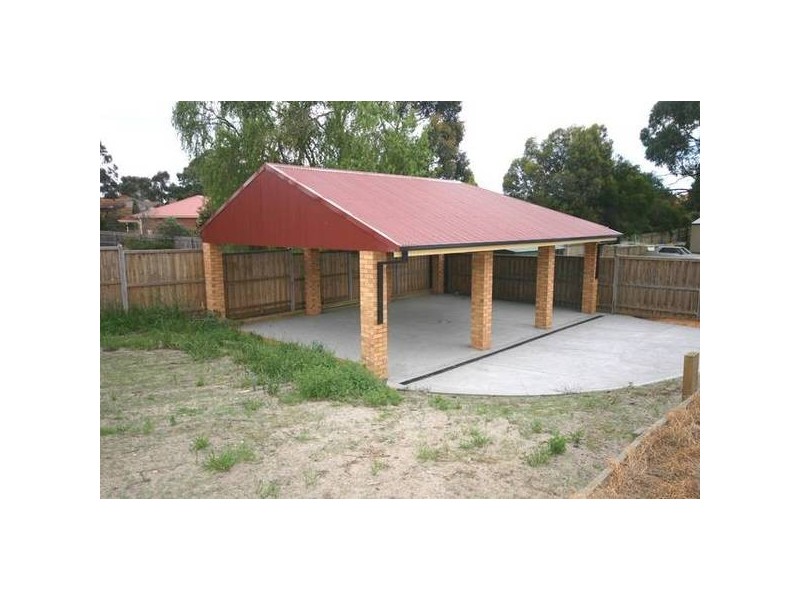 9 Hilda Way, Cranbourne VIC 3977