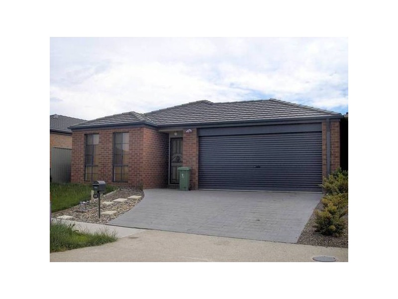 22 Tyndall Street, Cranbourne East VIC 3977