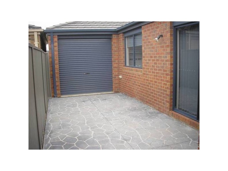 22 Tyndall Street, Cranbourne East VIC 3977